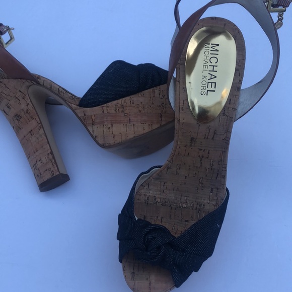 Michael Kors open toed sandals 7M - Picture 3 of 3